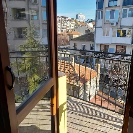 Apartamento 007 с градинка *