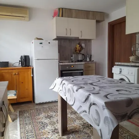 Apartamento 007 с градинка