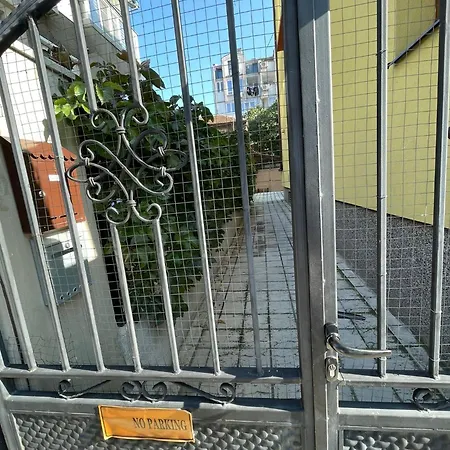 Apartament 007 с градинка