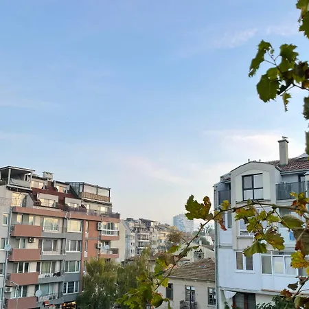 007 с градинка Apartament Burgas City