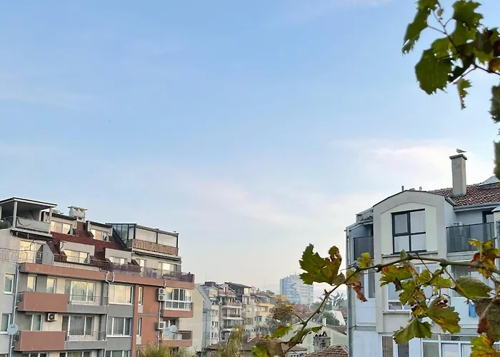 007 с градинка Apartament Burgas City